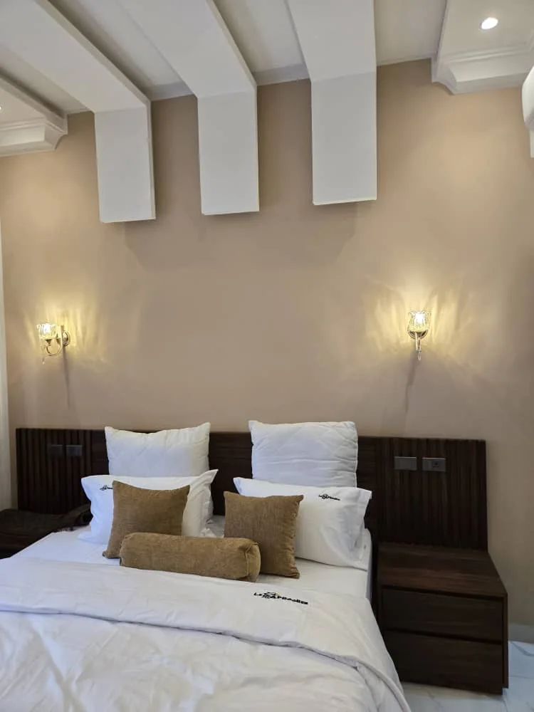 Chambre et éclairage mural
