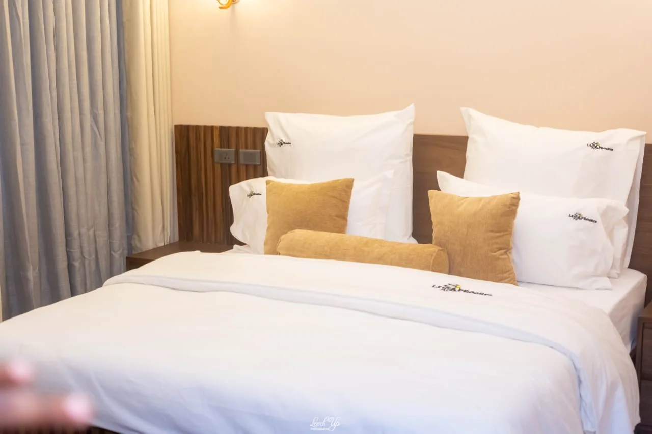 Une chambre aux tons chaleureux