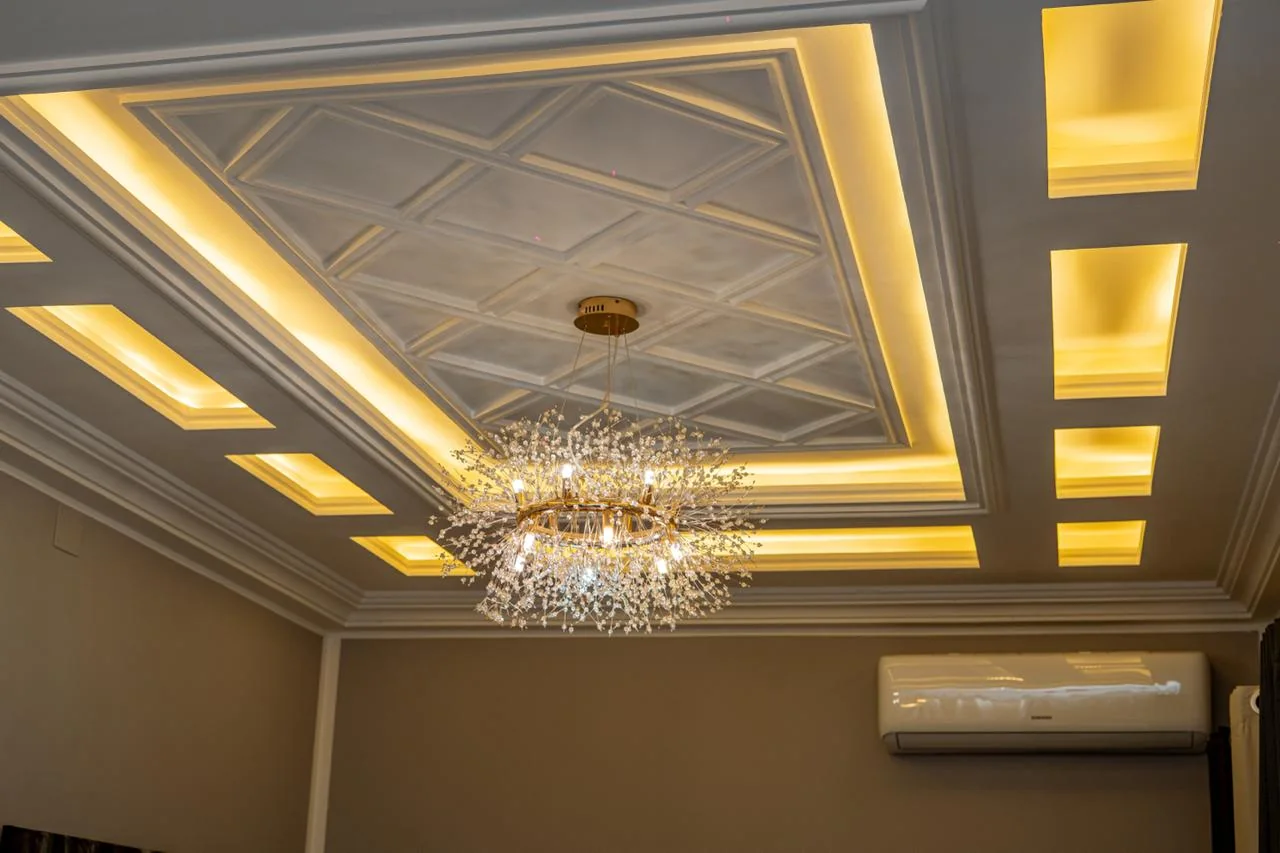Plafond travaillé et climatisation